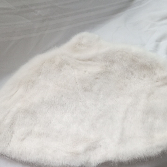 Brand New David's Bridal Faux Fur Wedding Caplet Shoulder Cape - Picture 5 of 5